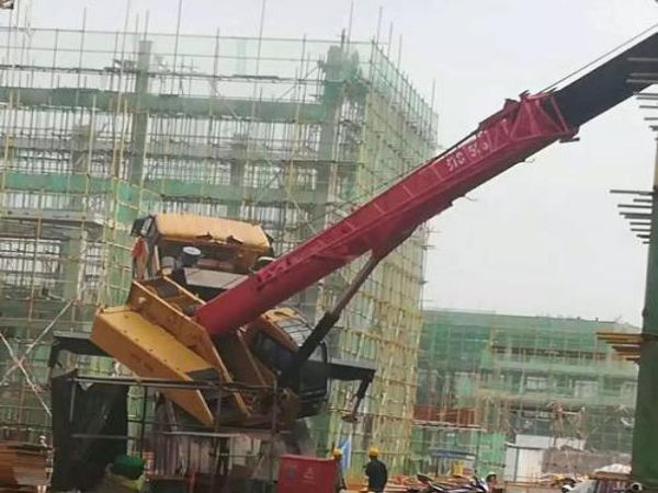 张湾区吊车租赁_省直辖县级吊车钢丝绳时要注意的事项